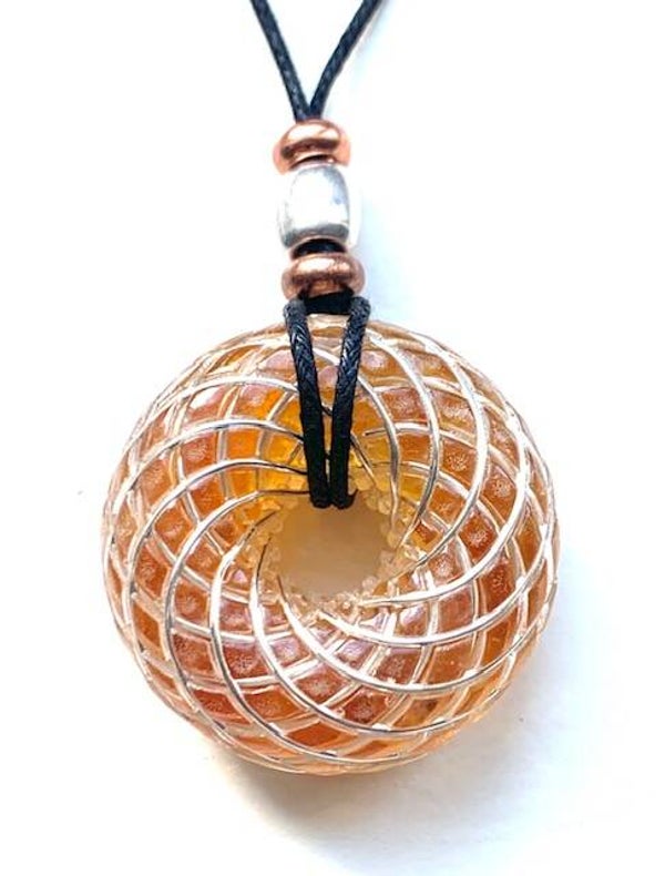 Torus hanger, Amber, Samadhikwarts, Angel Aura, Herkimer Diamant, 2 x 12 wikkelingen verzilverd koperdraad