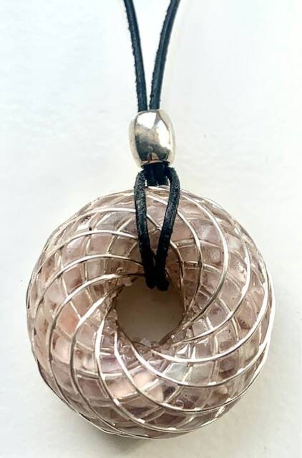 Torushanger Botswana Agaat, Samadhikwarts, Bosnische kwarts, Angel Aura, Herkimerdiamant , Verzilverd koperdraad (2x12 wikkelingen)