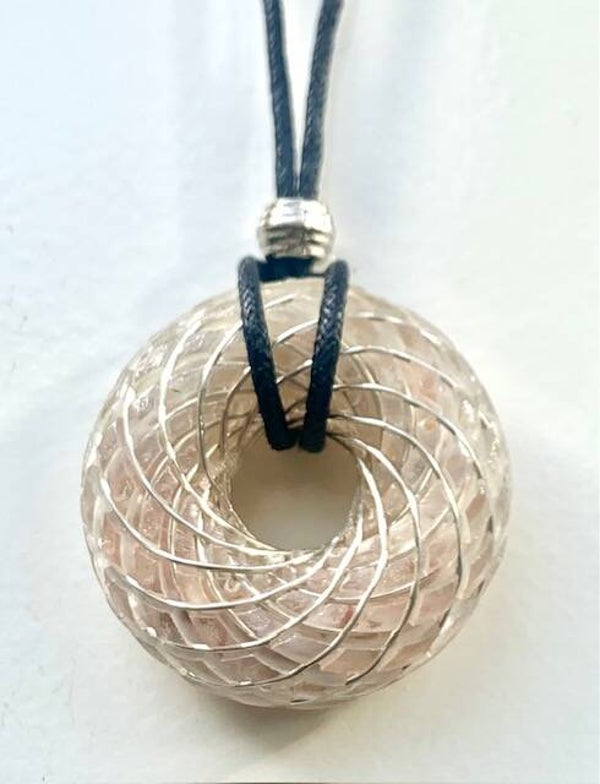 Torus hanger Maansteen, Samadhikwarts, Bosnische kwarts, Angel Aurakwarts, Herkimerdiamant, Verzilverd koperdraad (2x12 wikkelingen)