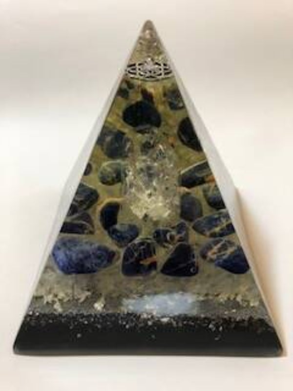 Nubische Orgonite Piramide Sunset Sodaliet Bergkristal Fire and Ice kristal   Shungite Levensbloem Herkimerdiamant Dubbeleinder Bladzilver