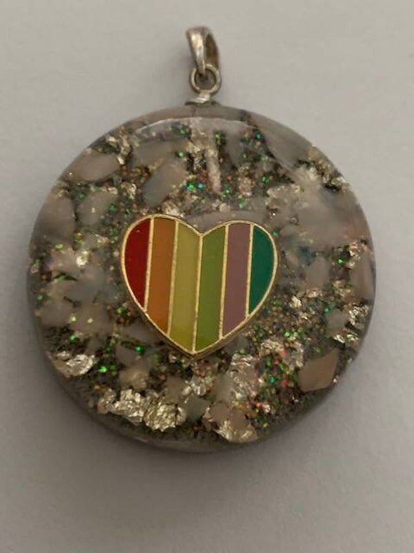 Orgonite Kinderhanger Andesopaal Regenbooghartje Zilver