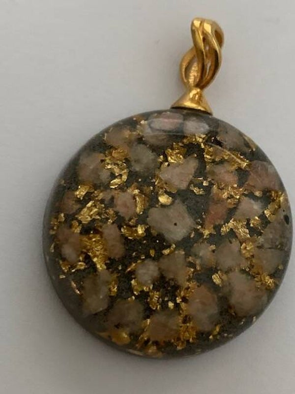 Orgonite Hanger Small Aardbeienkwarts Bladgoud