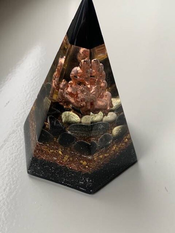 Kleine 6- kantige Orgonite Kegel Koper, Zwarte Toermalijn, Shungite, Herkimerdiamant, Dubbeleinder