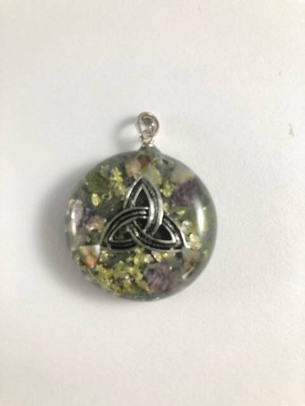 Orgonite hanger Small Olivijn Lepidoliet Abalone Keltische knoop Bladzilver KL30