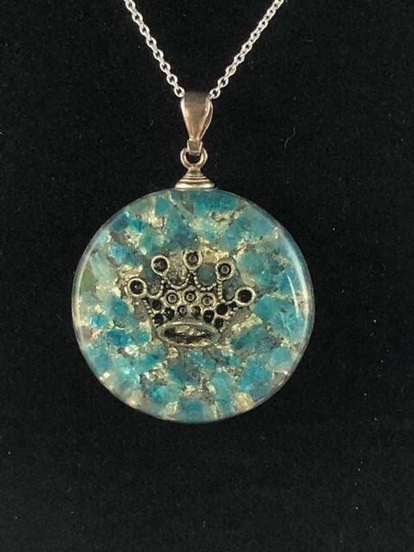 Orgonite Hanger Medium Blauwe Apatiet Kroon MH1