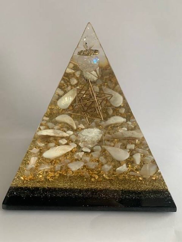 Nubische Orgonite Piramide Ster Tetraeder Angel Aura Solar Quartz Parel van de Aarde Maansteen Bergkristal Satya Mani Azeztuliet Shungite Levensbloem Herkimerdiamant Dubbeleinder Goud