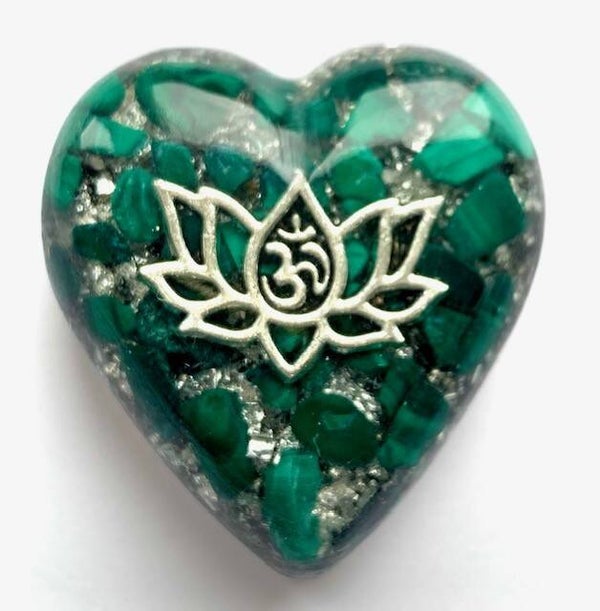Orgonite Hartje Malagiet, Lotus met Ohmteken, Shungite, Herkimerdiamant, Dubbeleinder, Zilver