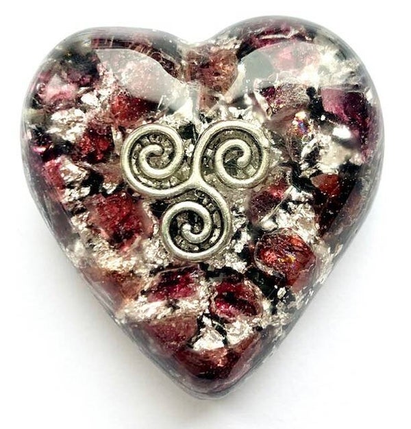 Orgonite Hartje Roze Toermalijn, Triskelion, Shungite, Herkimerdiamant, Dubbeleinder, Zilver