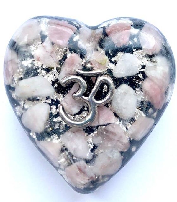 Orgonite Hartje Aardbeienkwarts, Ohm teken, Shungite, Herkimerdiamant, Dubbeleinder, Zilver