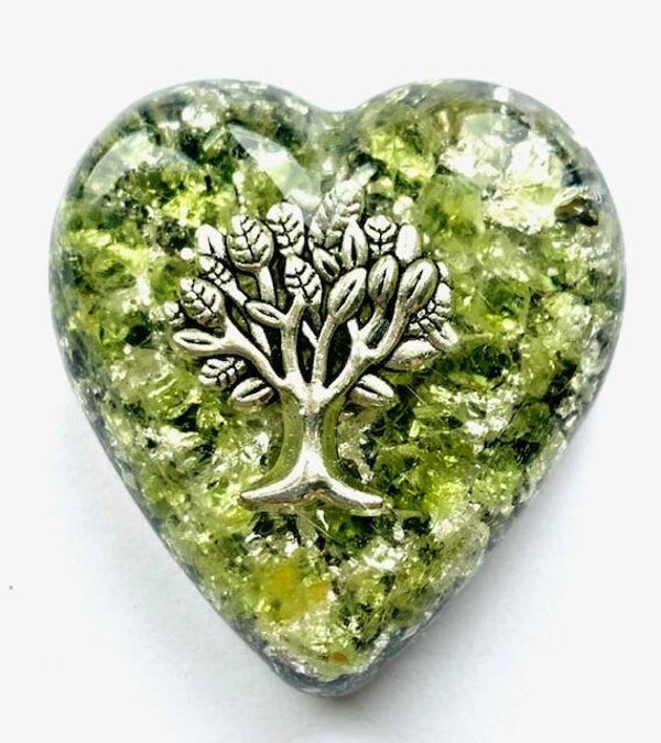 Orgonite Hartje Olivijn/Peridoot, Levensboom, Shungite, Herkimerdiamant, Dubbeleinder, Zilver