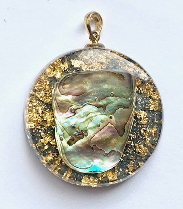 Middenmaat Orgonite Hanger, Abalone, Shungite, Herkimerdiamant, Goud #M6