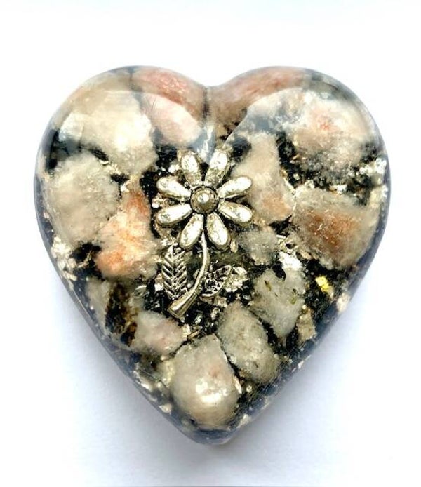 Orgonite Hartje Aardbeienkwarts, Bloem, Shungite, Herkimerdiamant, Dubbeleinder, Zilver