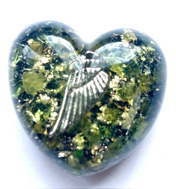 Orgonite Mini Hartje Olivijn, Vleugel, Shungite, Herkimerdiamant, Dubbeleinder, Zilver