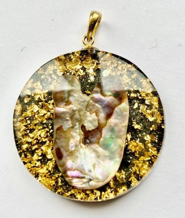 Middenmaat Orgonite Hanger Abalone, Shungite, Herkimerdiamant, Goud #M12