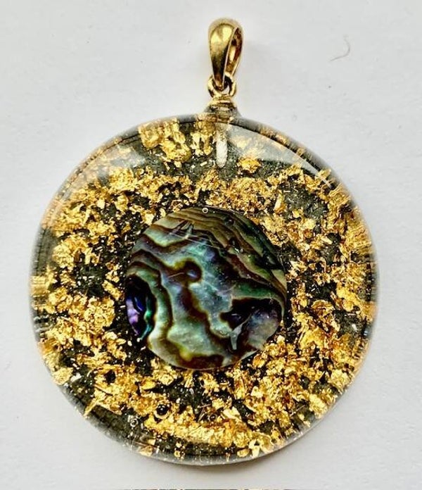 Middenmaat Orgonite Hanger Abalone, Shungite, Herkimerdiamant, Goud #M9