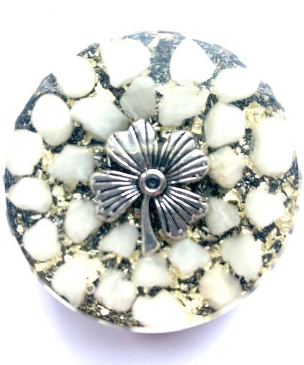 Middenbuster Orgonite Witte Jade, Klavertje 4, Shungite, Herkimerdiamant, Dubbeleinder, Zilver