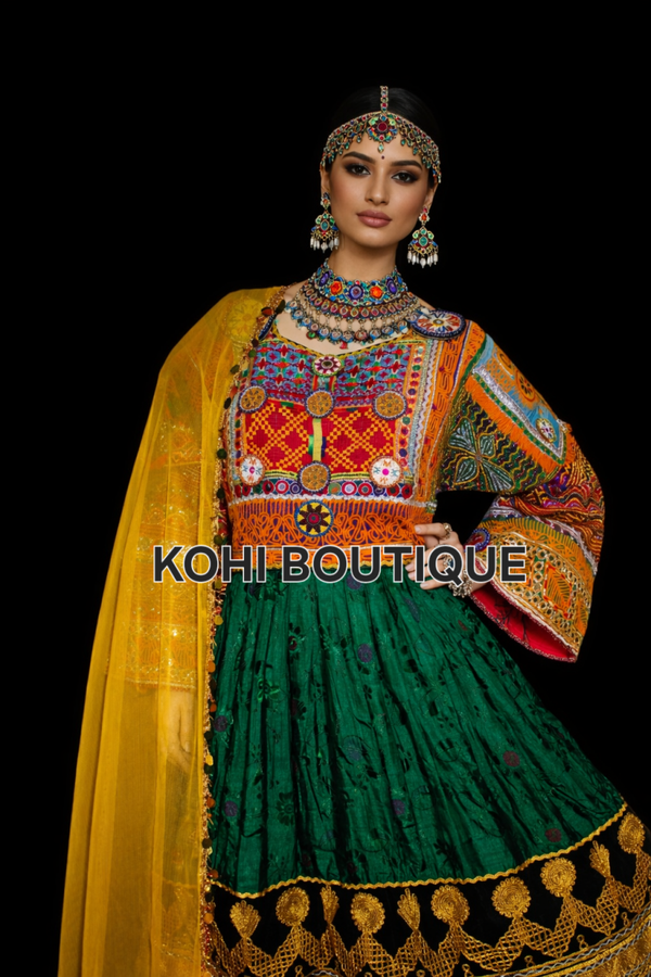 Håndbrodert tradisjonell festkjole med sjal og bukse