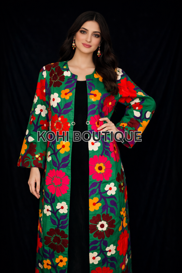 Lang Blomstret Kåpe- Håndbroderte