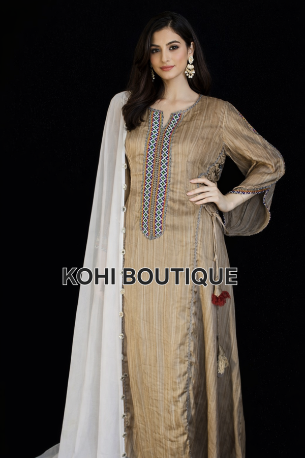 Elegant afghansk kjole – enkel, tidløs og håndverksinspirert