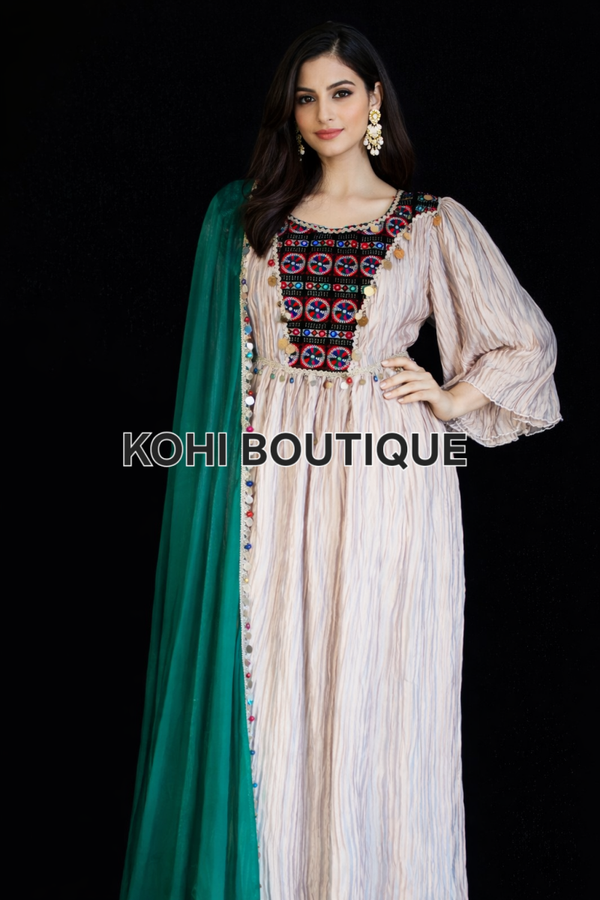 Elegant afghansk kjole – tidløs og håndverksinspirert