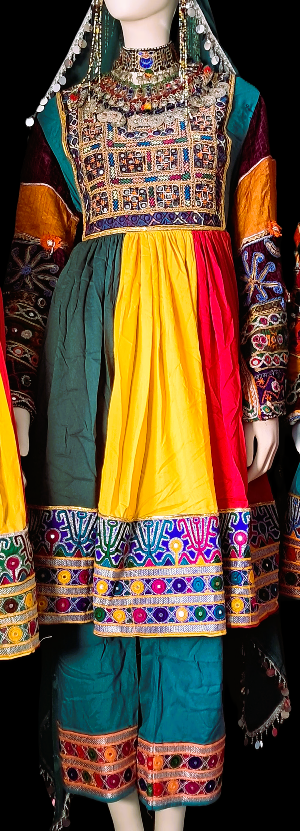 Afghansk festkjole – unikt håndverk