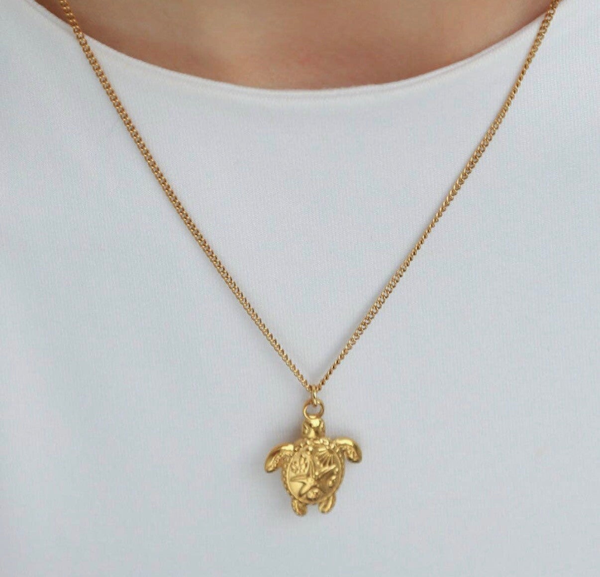 Fijne gouden ketting met schildpad bedel