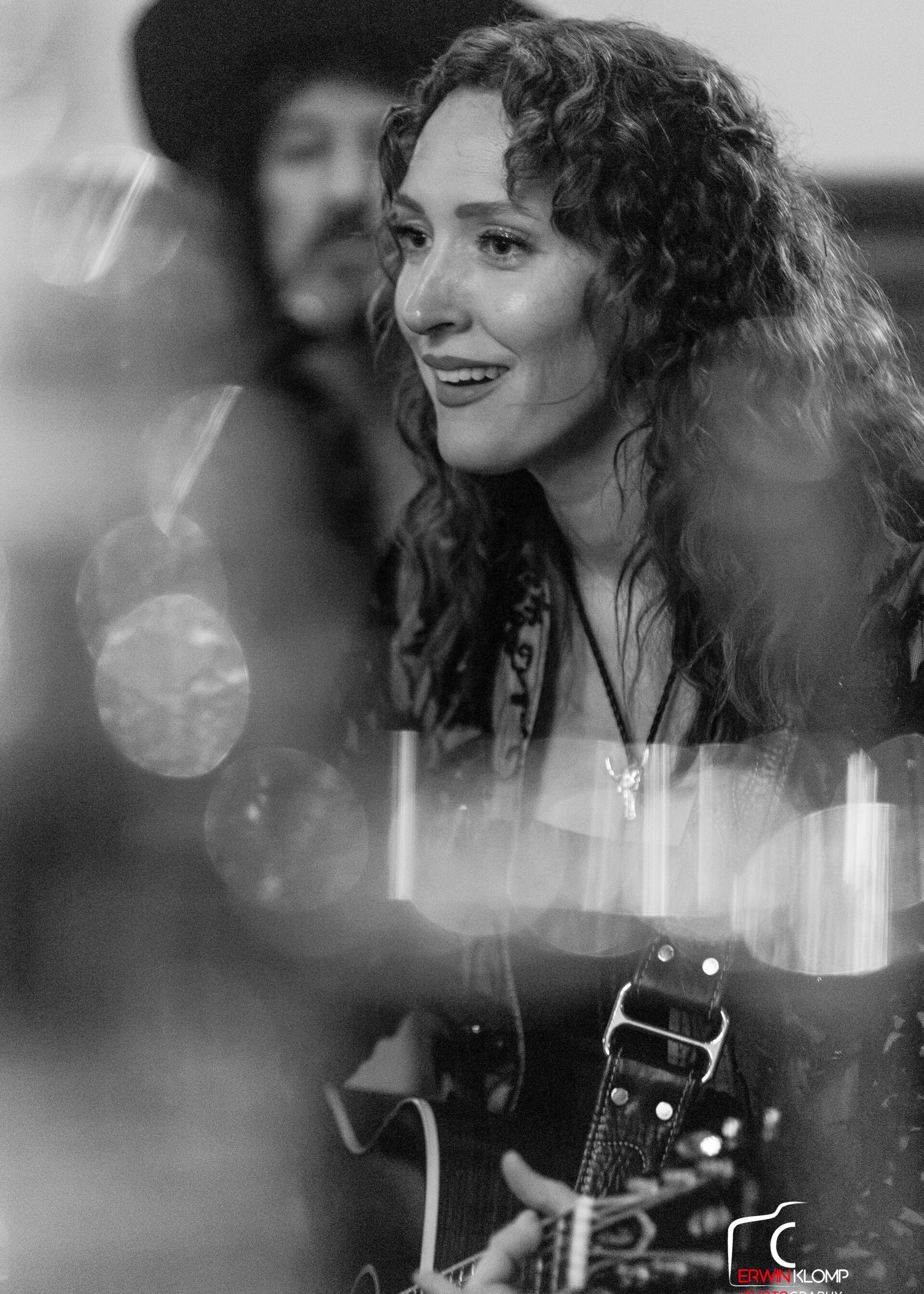 Hannah Aldridge tijdens een Crossroads Sessie