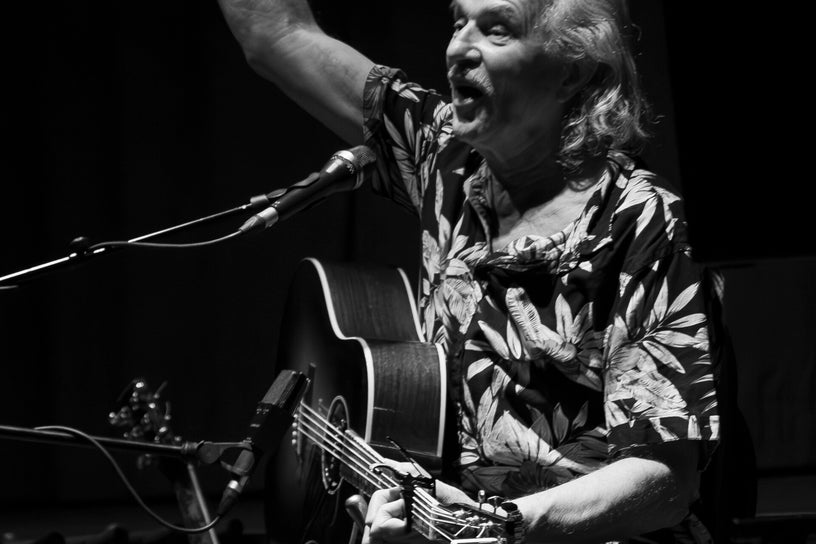 Hans Theessink tijdens een Crossroads Sessie