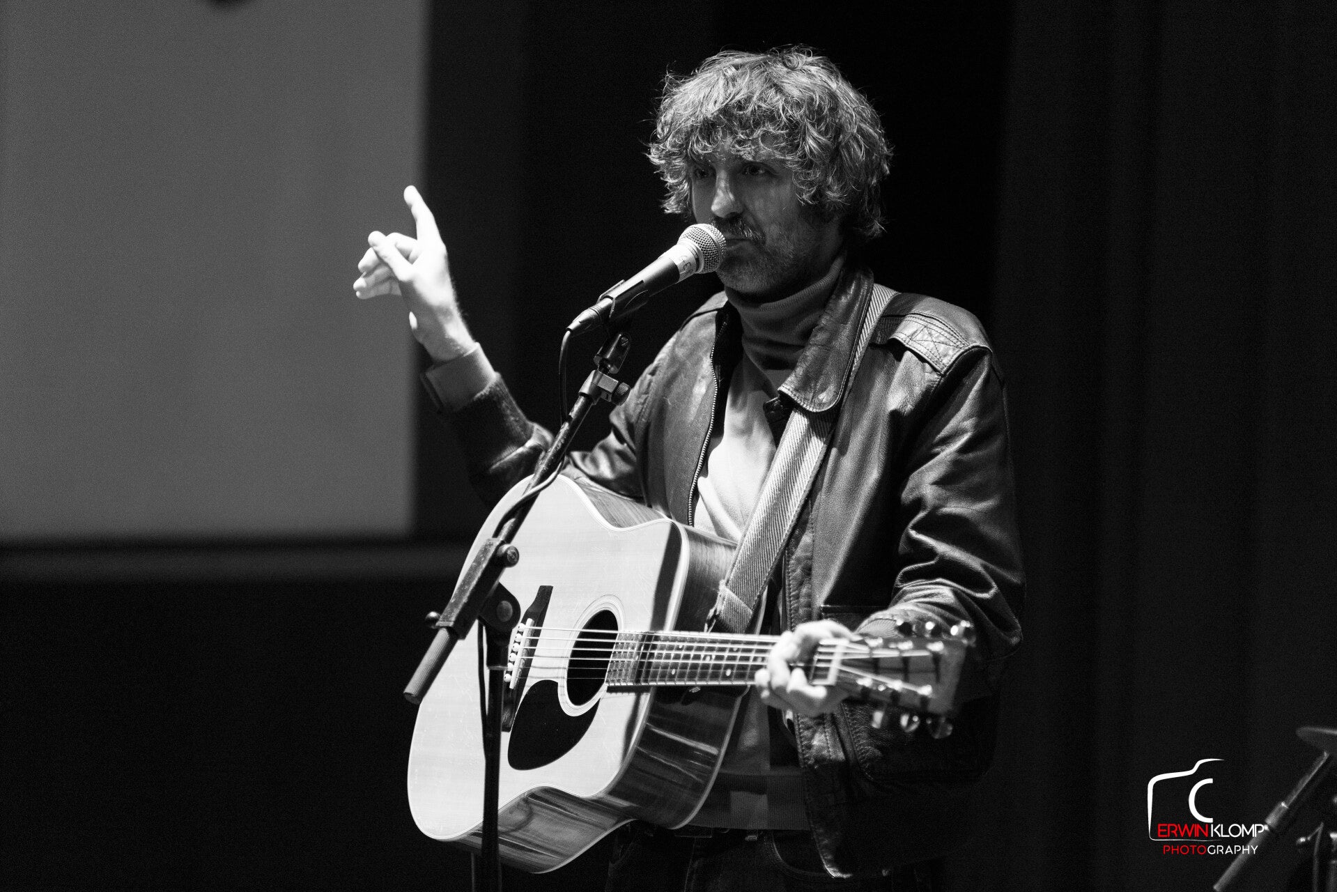 Jerry Leger tijdens een Crossroads Sessie