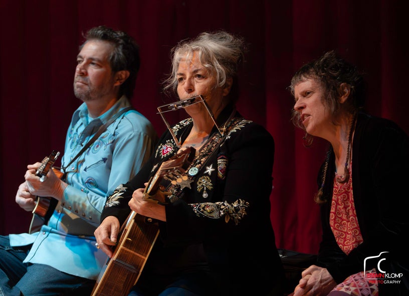 Lynn Miles & The Tumbleweeds tijdens een Crossroads Sessie