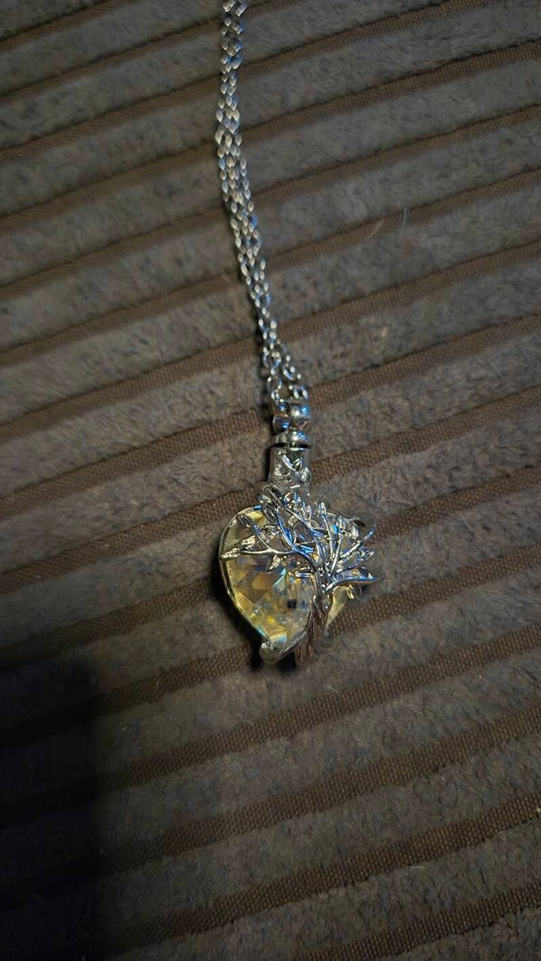 As hanger hart met levensboom