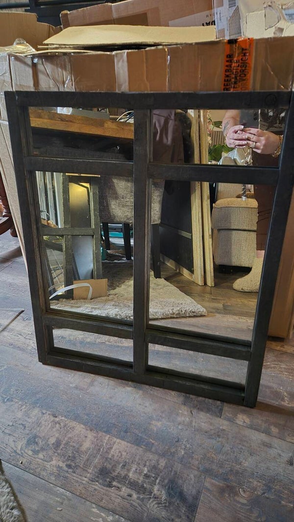 DM Spiegel met zwart houten lijst 60x70cm