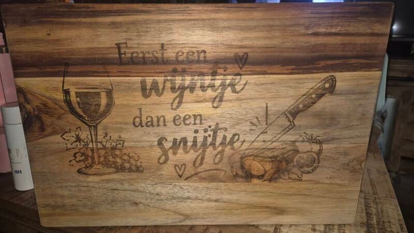 Snijplank eerst wijntje dan een snijtje