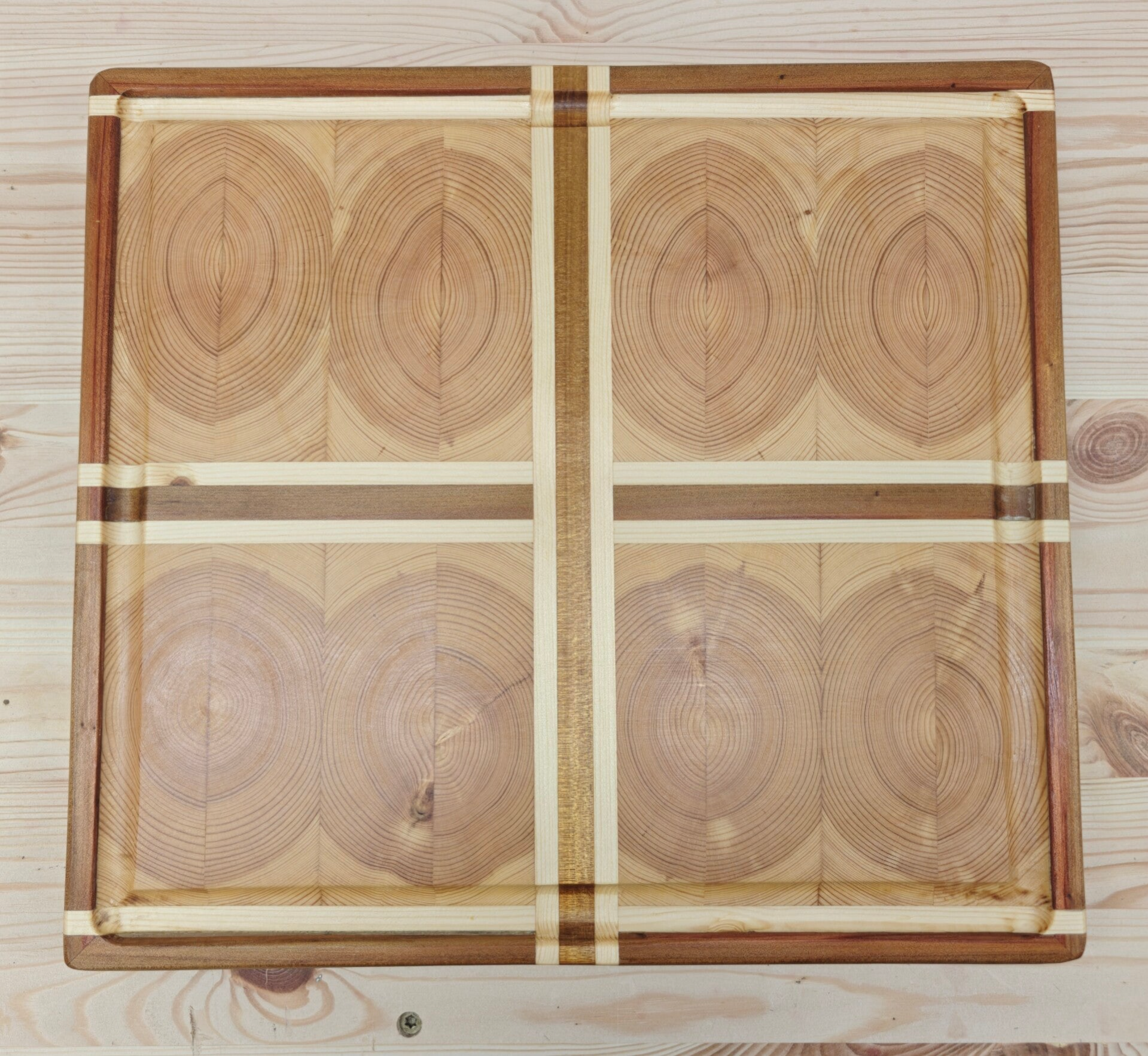 Skjærefjøl av endeved