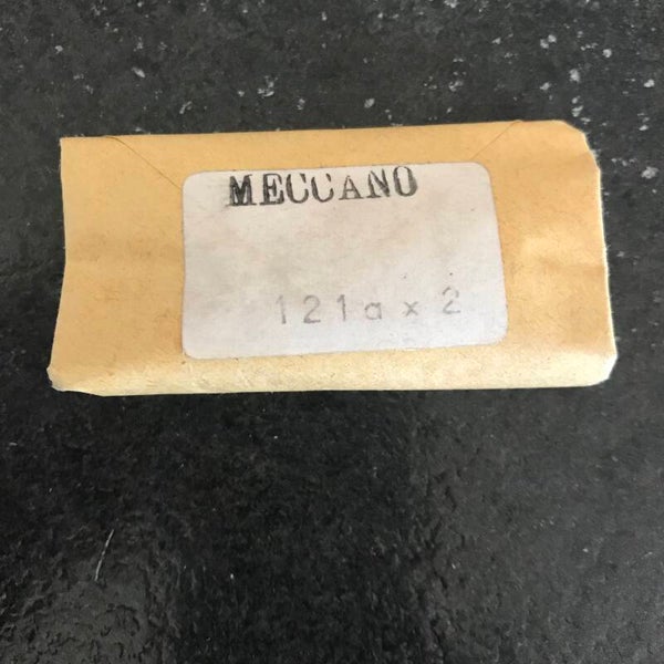 HORNBY ECHELLE O POCHETTE D ORIGINE 121 A CONTENANT 2 CROCHETS D ATTELAGE NEUF