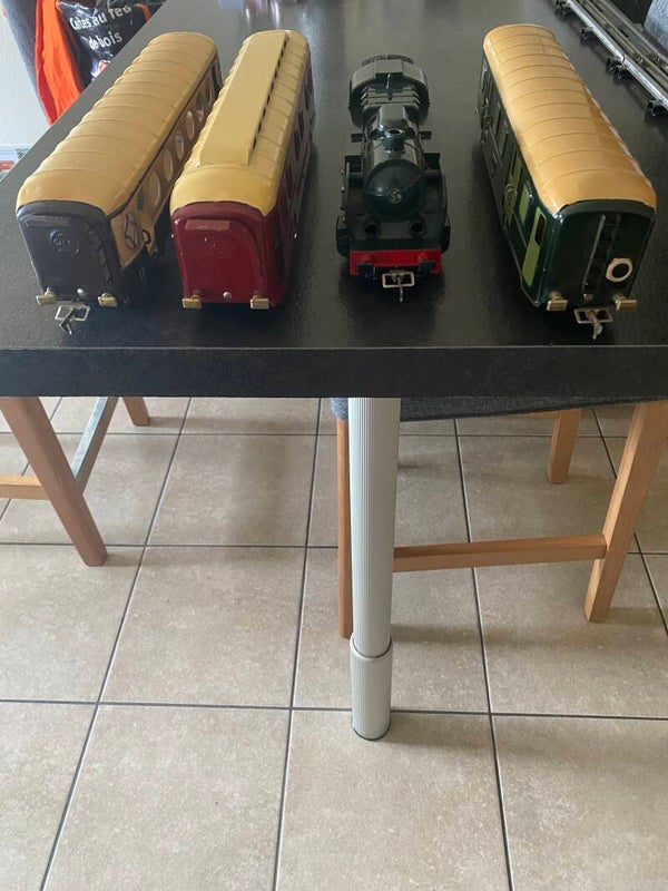JEP ECHELLE O LOCO TENDER 131 TB ET SES 3 VOITURES VOYAGEURS AVEC ECLAIRAGES