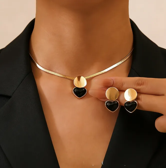 Parure Collier Ras-de-Cou Maille Serpent & Boucles Cœur Noir Doré | Géométrique Femme