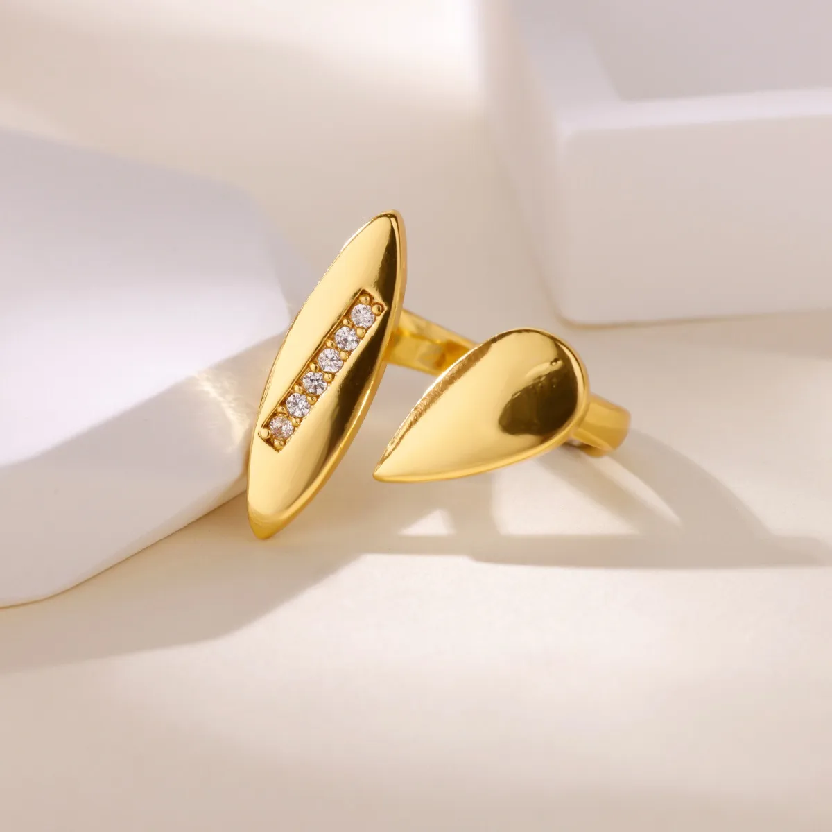 Bague Ajustable Dorée Forme Goutte avec Strass Brillant – Acier Inoxydable 304