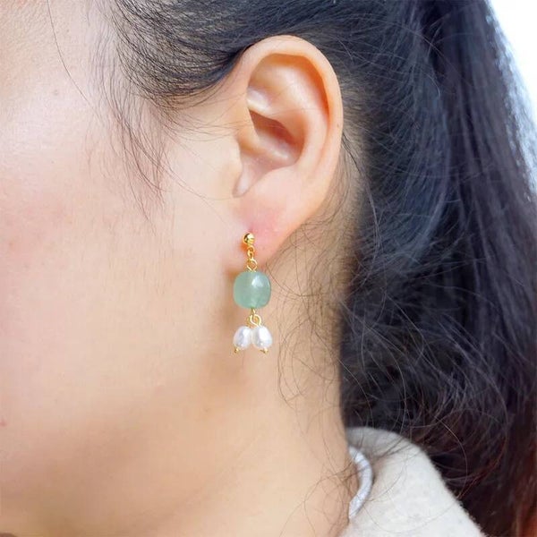 Clou d'oreille pierre naturelle et perle d'eau douce