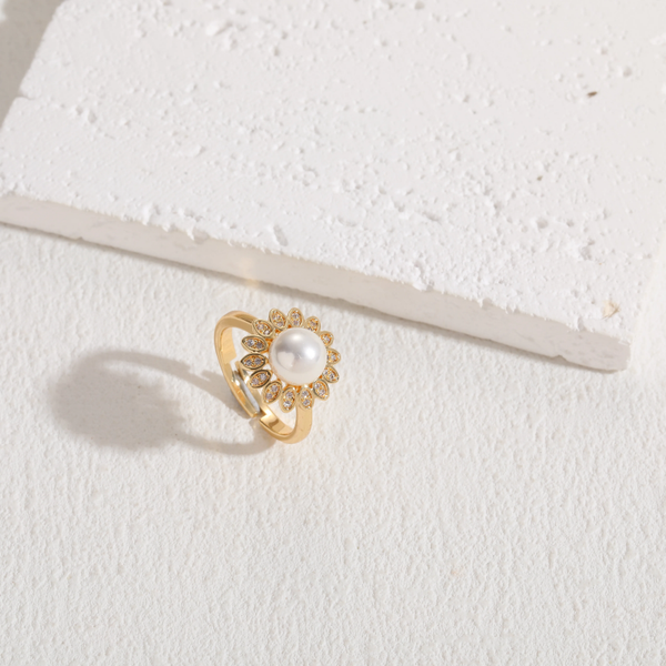 Bague tournesol dorée à perle nacrée – Ajustable et lumineuse