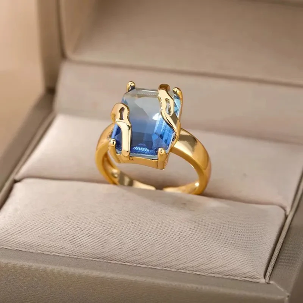 Bague réglable dorée & zircon bleu — Élégance intemporelle et éclat moderne