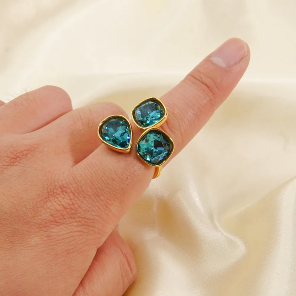 Bague ouverte ajustable plaqué or 14K avec zircons Paon Bleu – Vintage chic