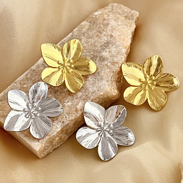 Boucles d’Oreilles Fleur Martelée tige au centre – Acier Inoxydable 304 Doré ou Argenté (3,3 x 3,1 cm)