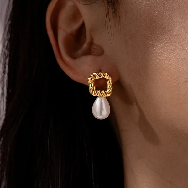 Boucles d'Oreilles Carré Torsadé & Perle Goutte Acier Inox 304 Doré | Clous Pendants Géométriques Femme | Chic & Moderne