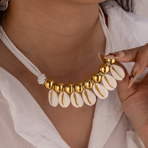Collier Coquillages Cauris & Perles Dorées Acier Inox 304 | Ras de Cou Cordon Blanc | Bijou Été Femme Ajustable 42+5cm