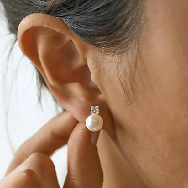 Boucles d’Oreilles Clous Strass et Perle – Acier Inoxydable Doré