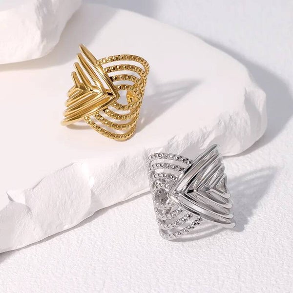 Bague Victoire Large Cuff Géométrique Chevron – Dorée ou Argentée Ajustable en Acier Inoxydable