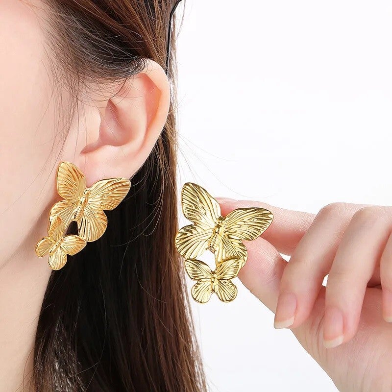 Boucles d’Oreilles Double Papillon – Acier Inoxydable Doré