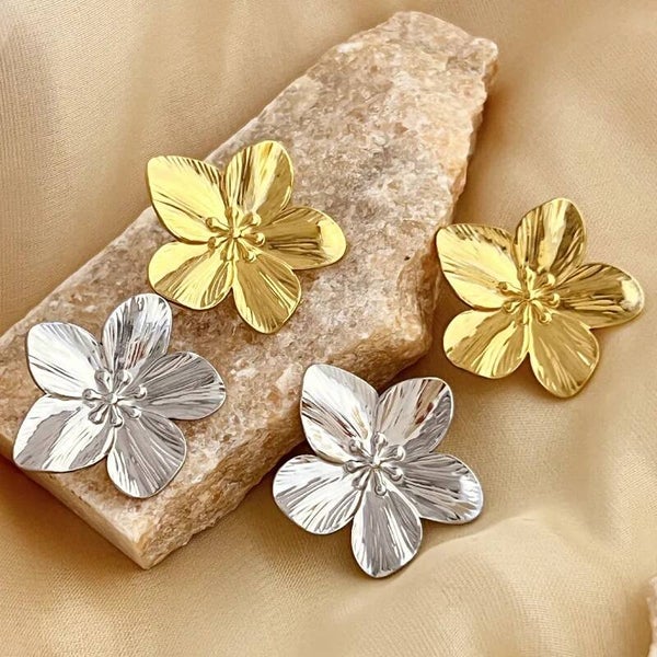 Boucles d’Oreilles Fleur Martelée – Clous Acier Inoxydable 304 Doré ou Argenté 3,3 cm