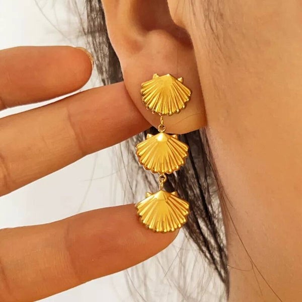 Boucles d’Oreilles Pendantes Triple Coquillage – Acier Inoxydable Doré